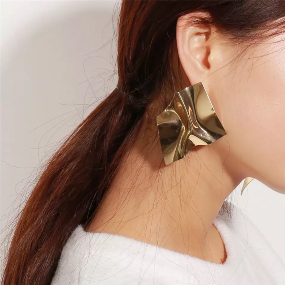 “Mirror, Mirror on the Wall” Crinkle Plate Earring - Picture 3 of 11